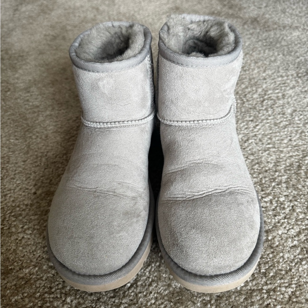 Light grey mini Uggs in the color goat